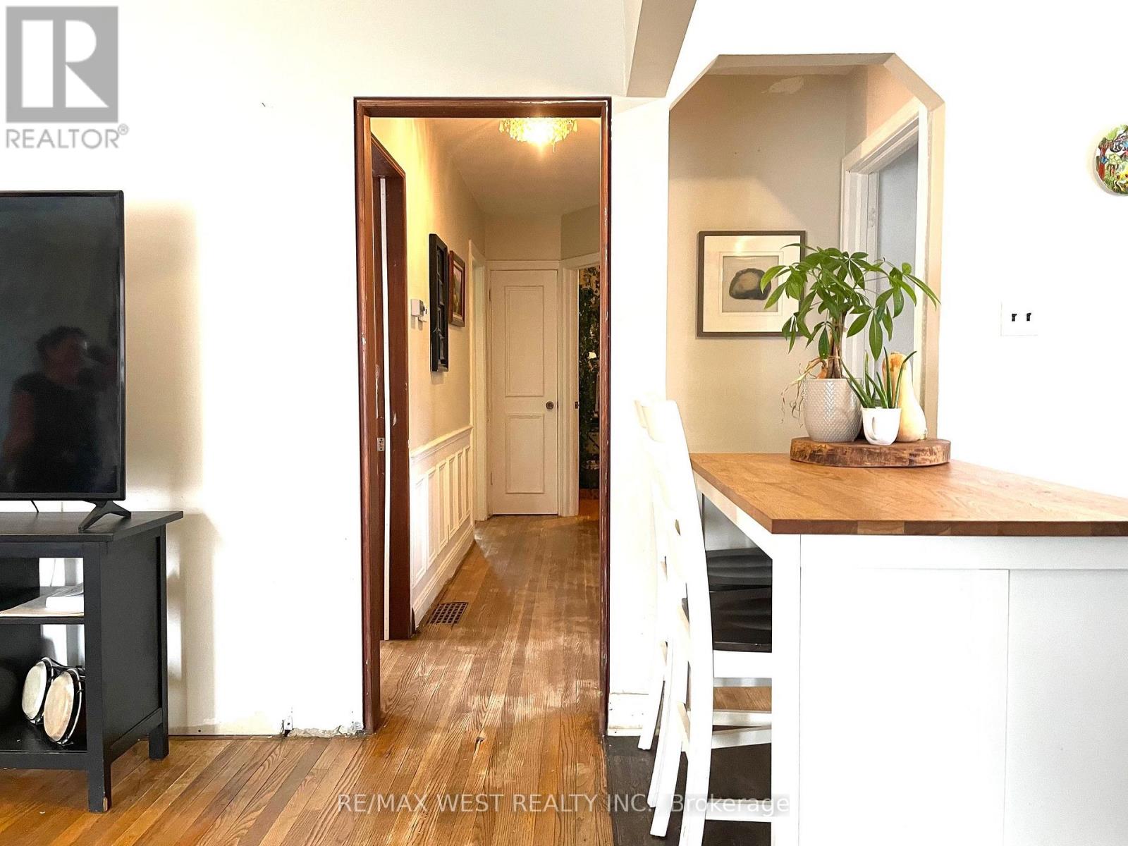4 PARKCHESTER ROAD