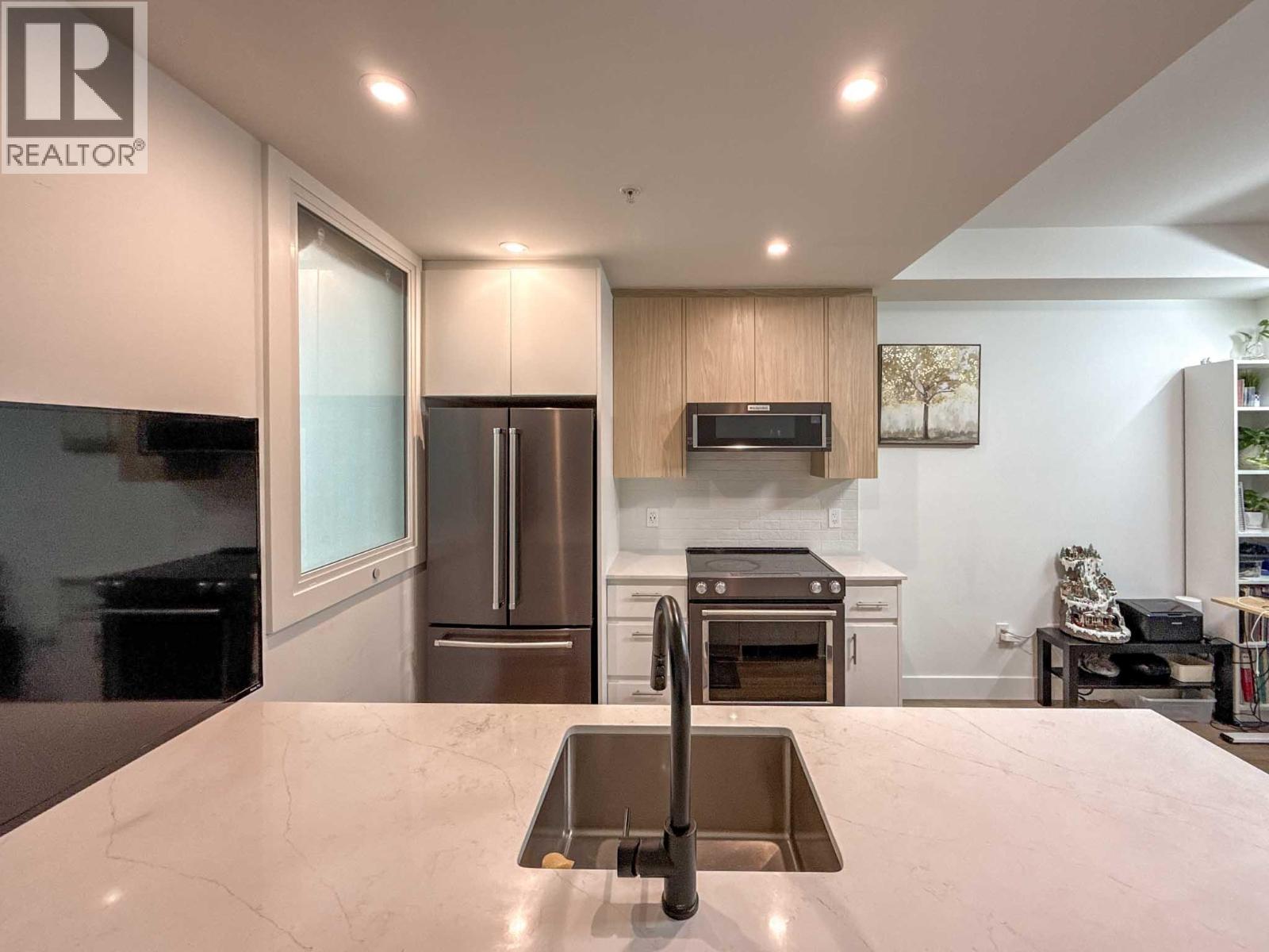 1211 2180 KELLY AVENUE