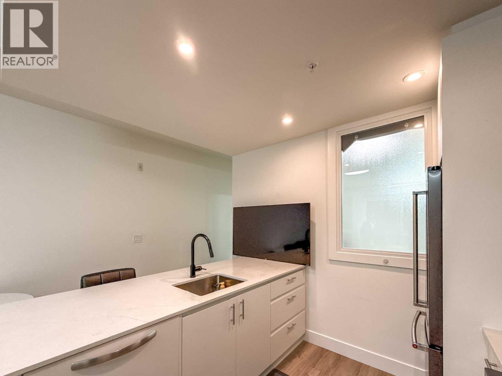 1211 2180 KELLY AVENUE