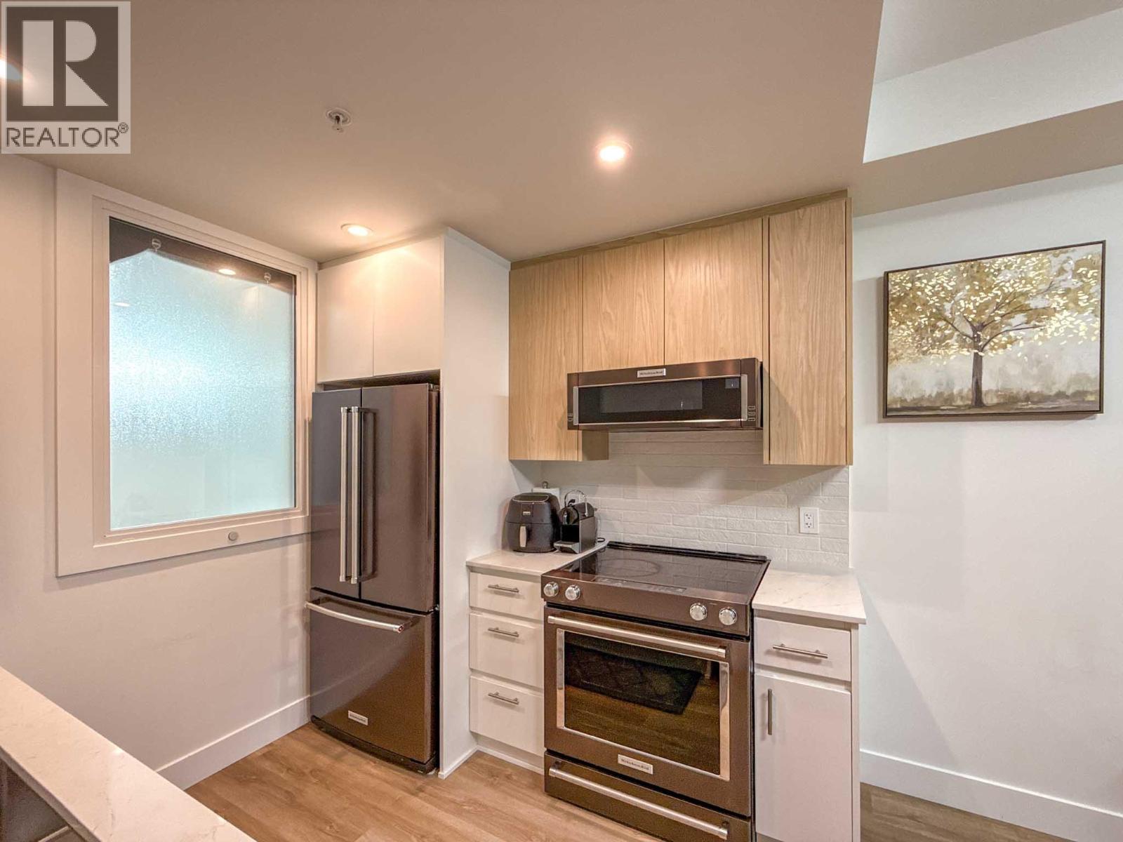 1211 2180 KELLY AVENUE