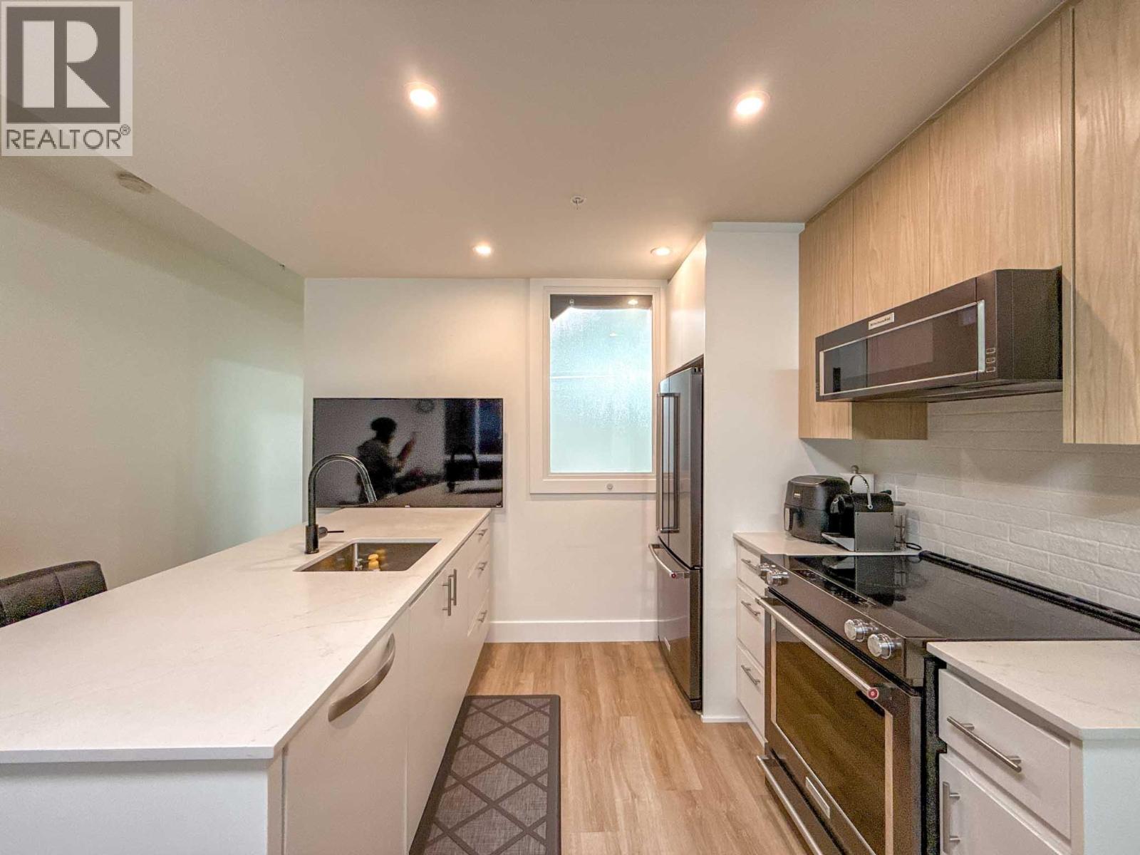 1211 2180 KELLY AVENUE