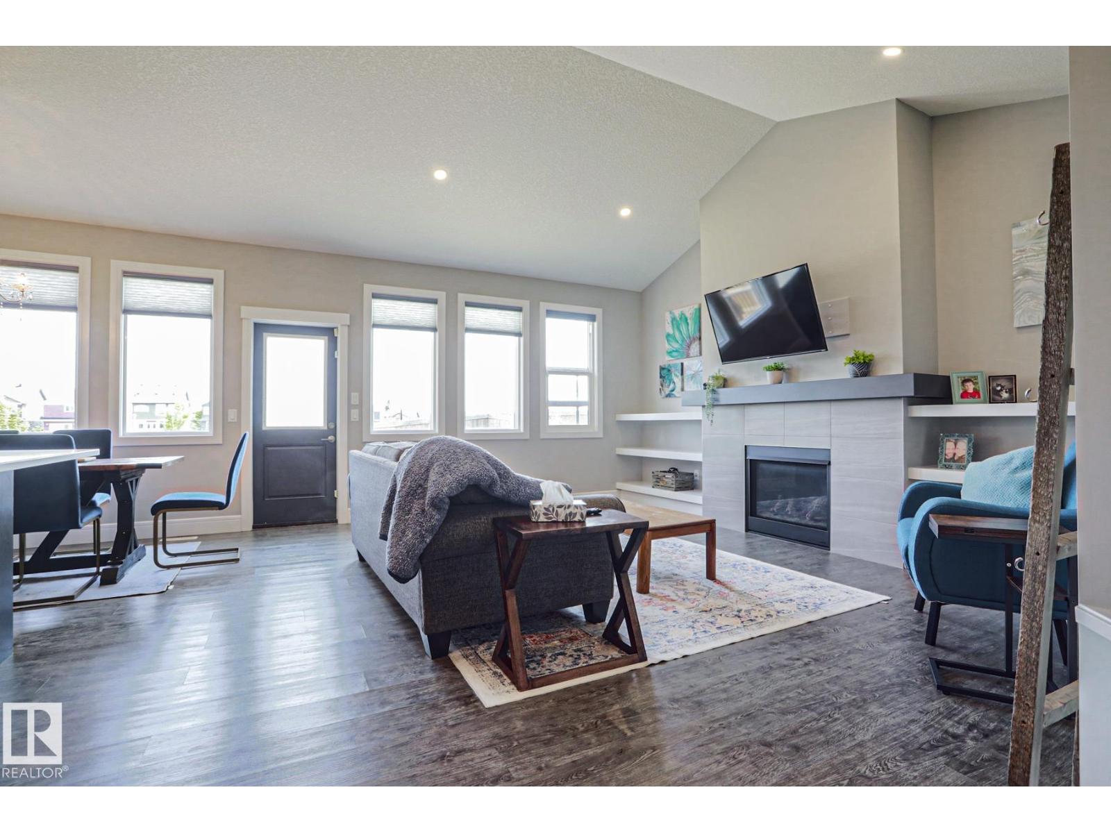 9711 223 ST NW