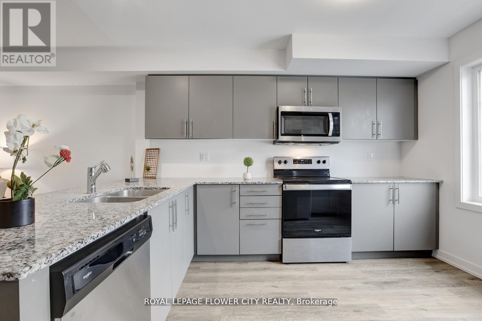 16 - 205 WEST OAK TRAIL