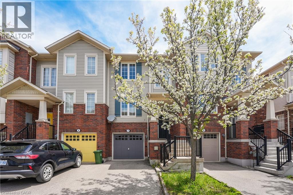 7 HEPWORTH Crescent