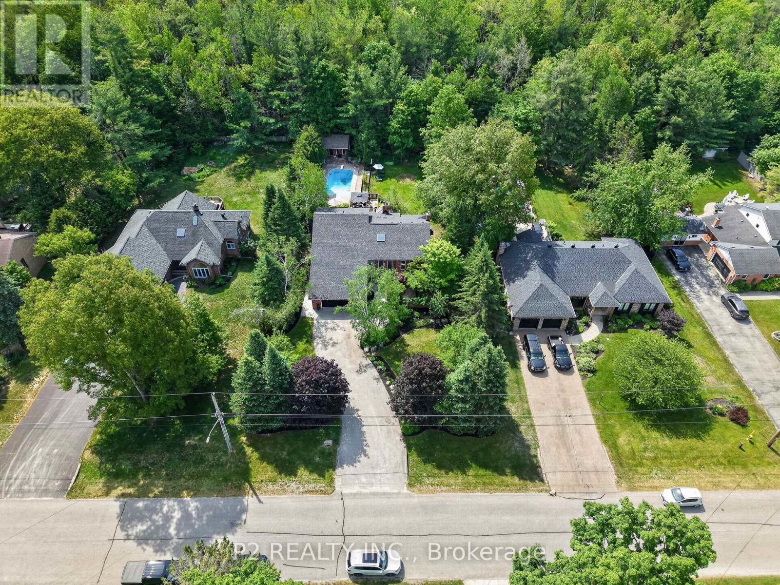 Photo 1 of 49 — 35 JODIES LANE, Springwater (Midhurst), ON L0L1X1