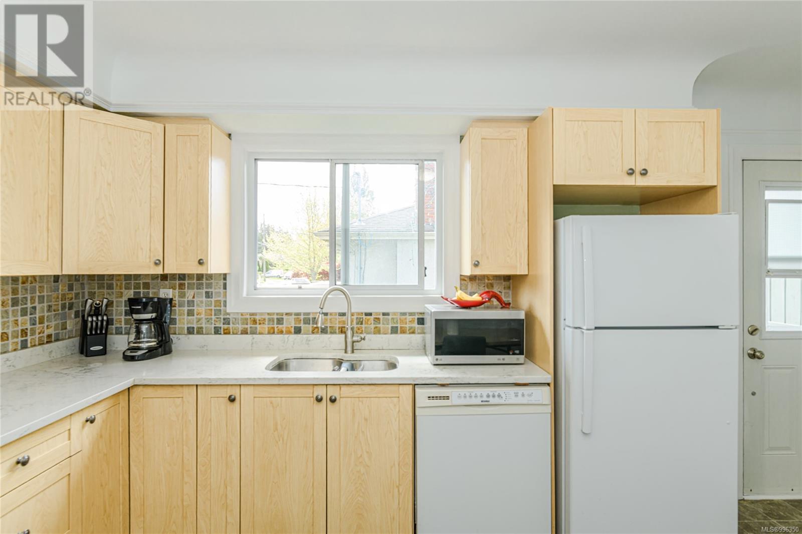 999 Leslie Dr