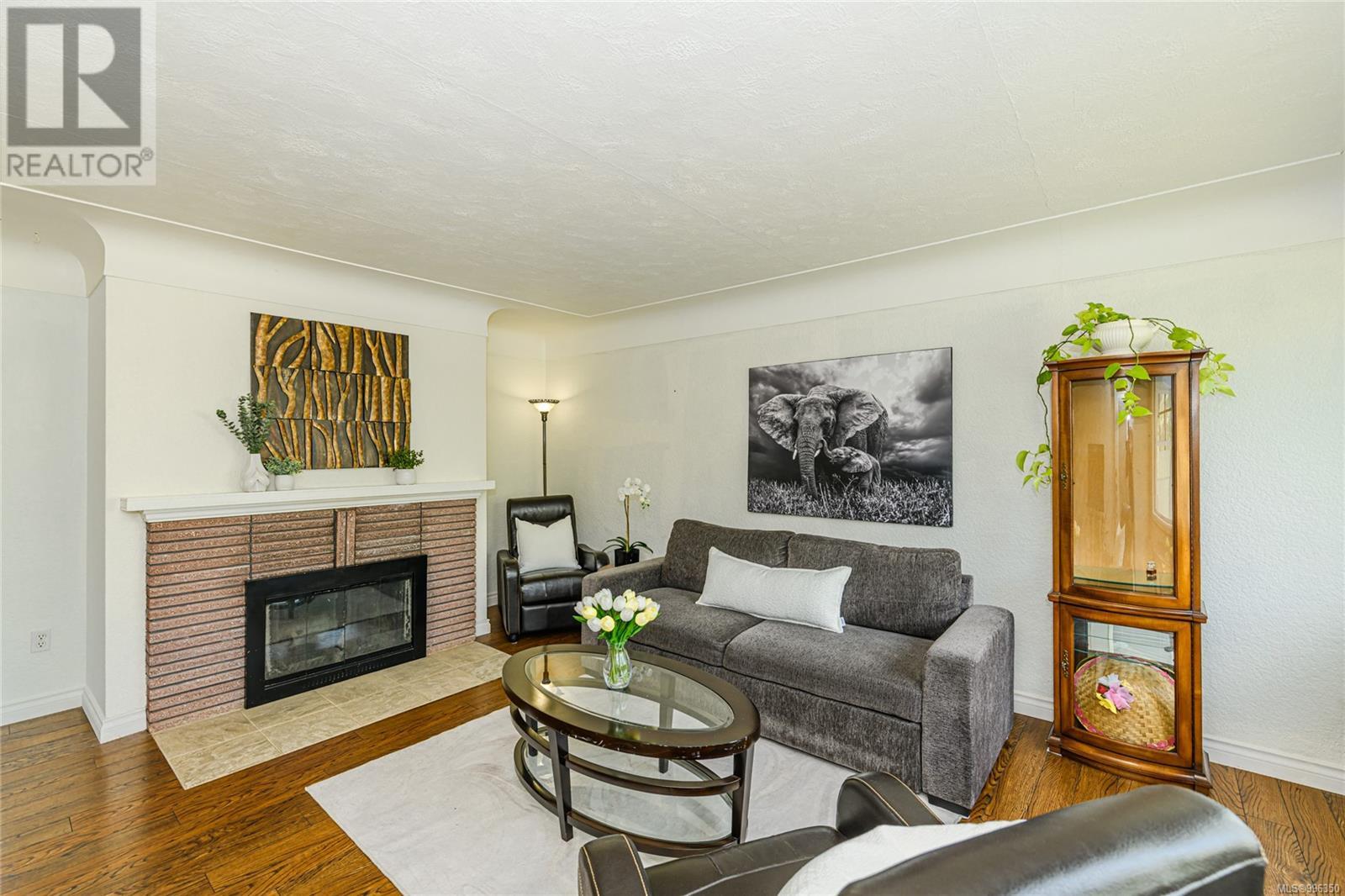 999 Leslie Dr