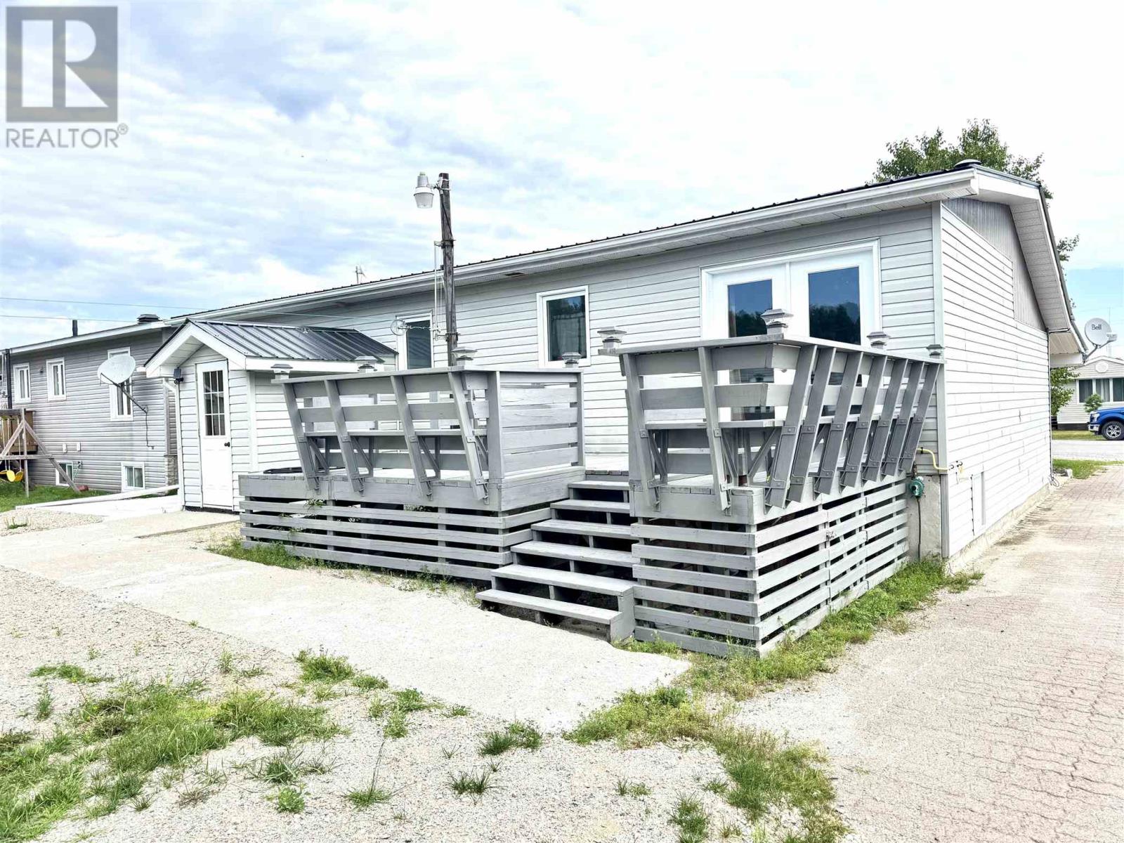 833 Des Rosiers RUE - Photo 2