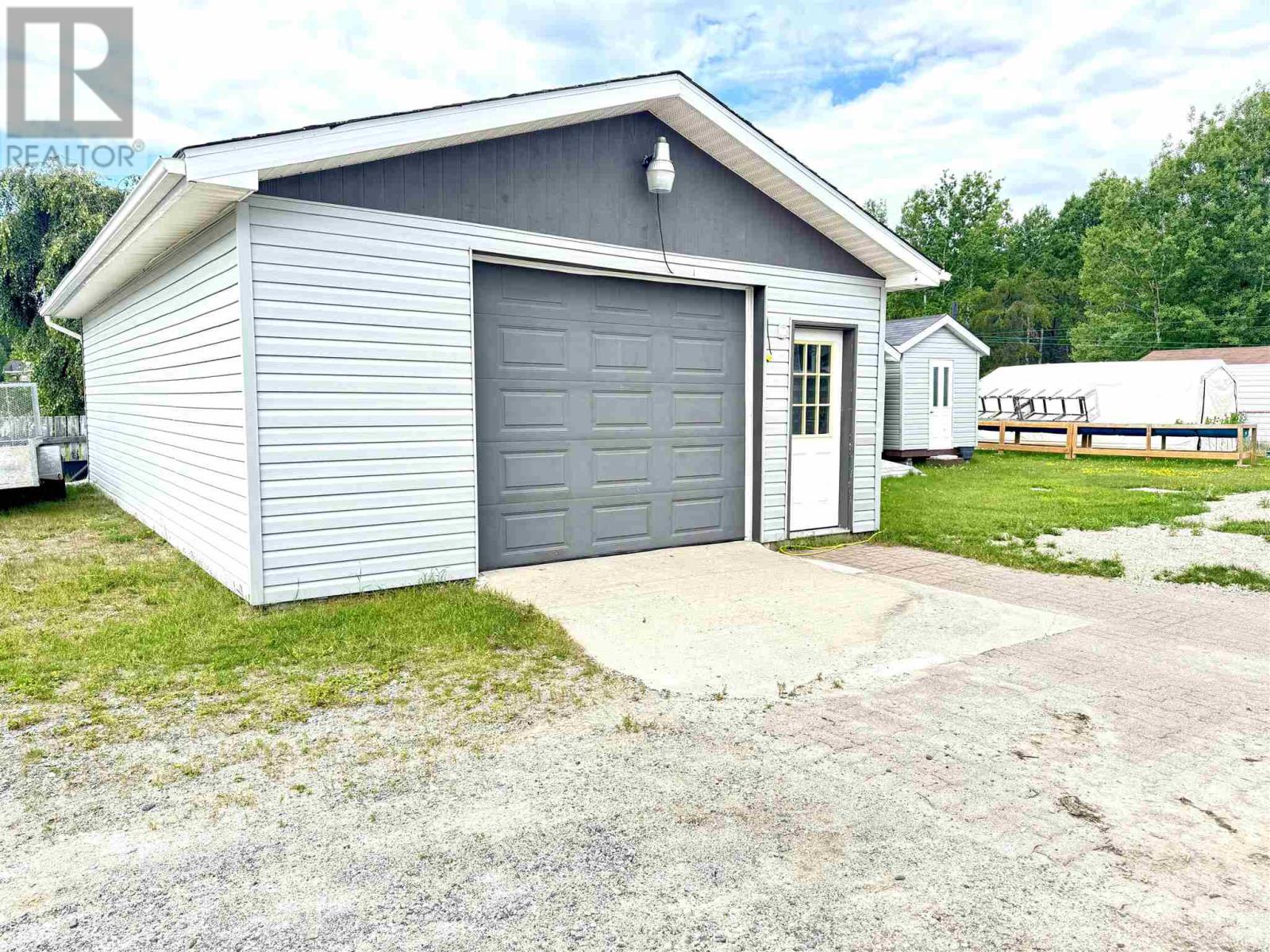 833 Des Rosiers RUE - Photo 4