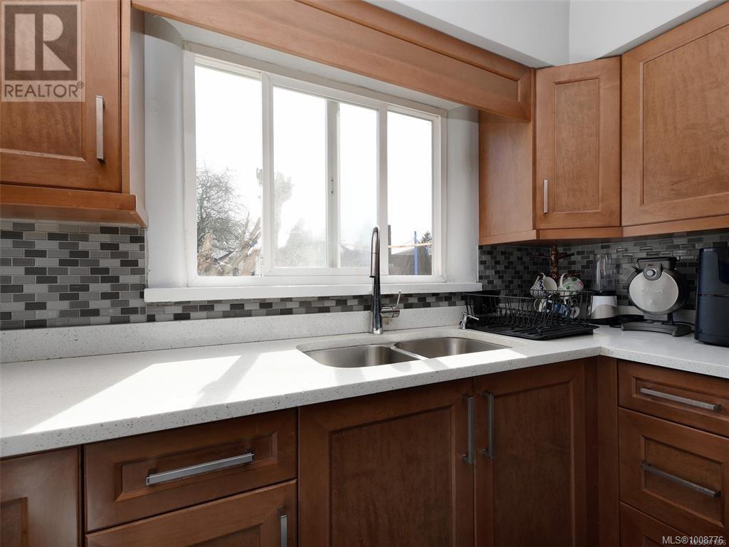85 Battleford Ave