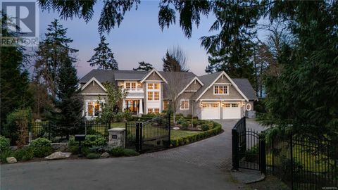 2616 Queenswood Lane Saanich BC V8N1X5
