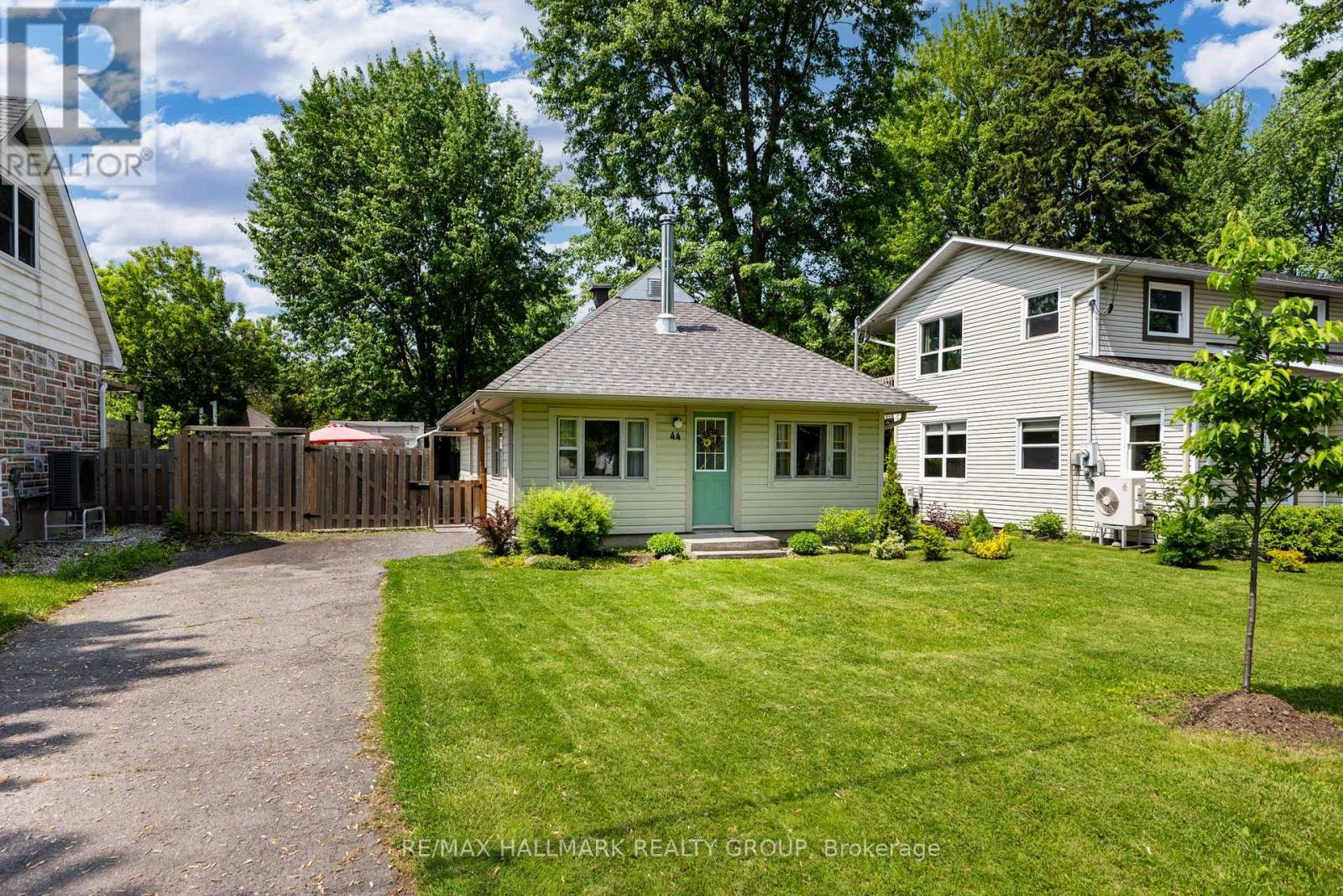 44 KEMPSTER AVENUE