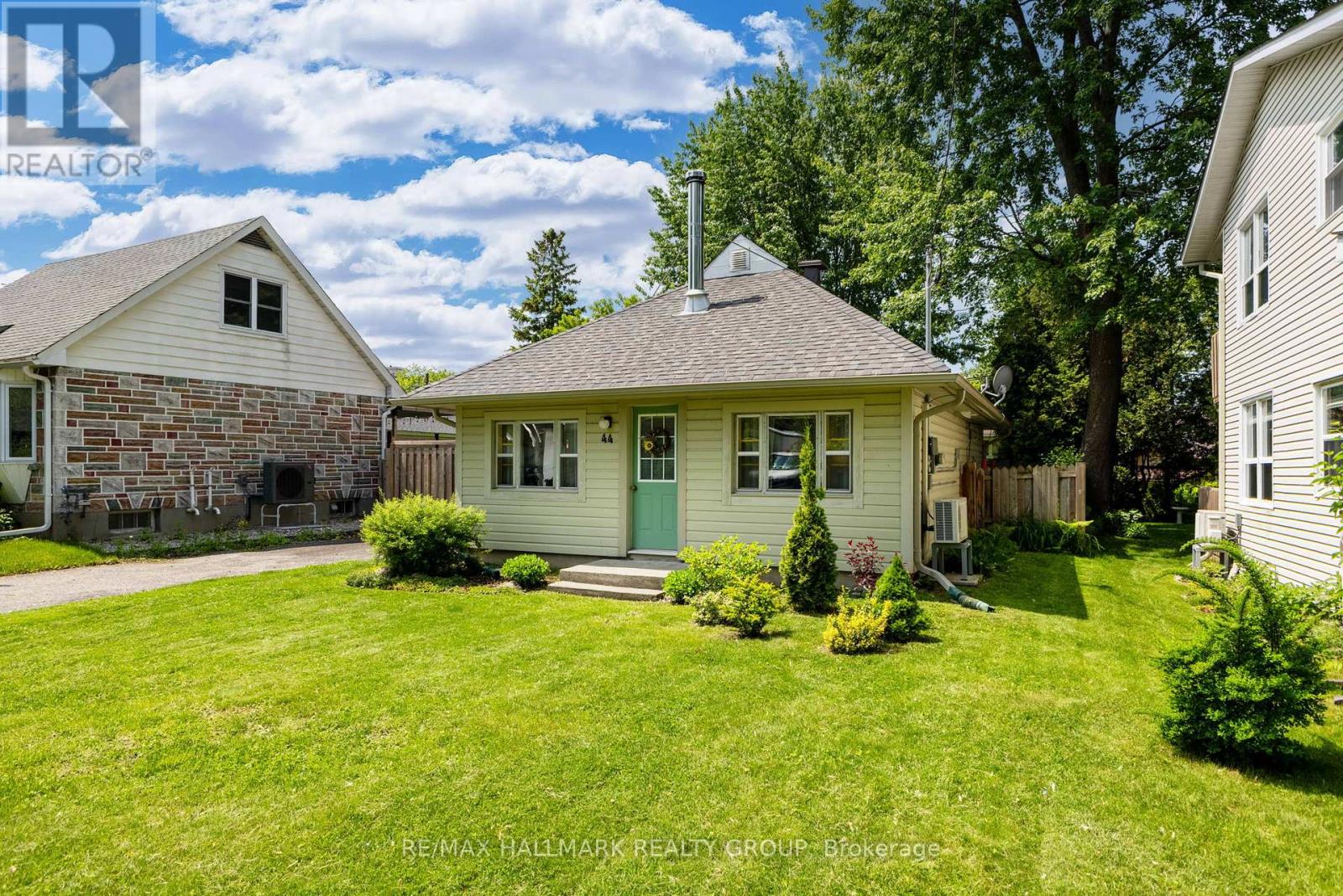 44 KEMPSTER AVENUE