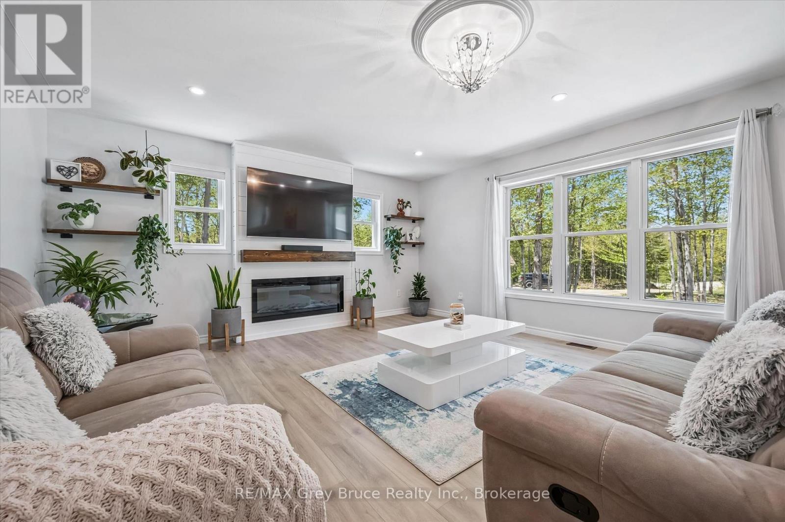 50 CREEK SIDE CRESCENT