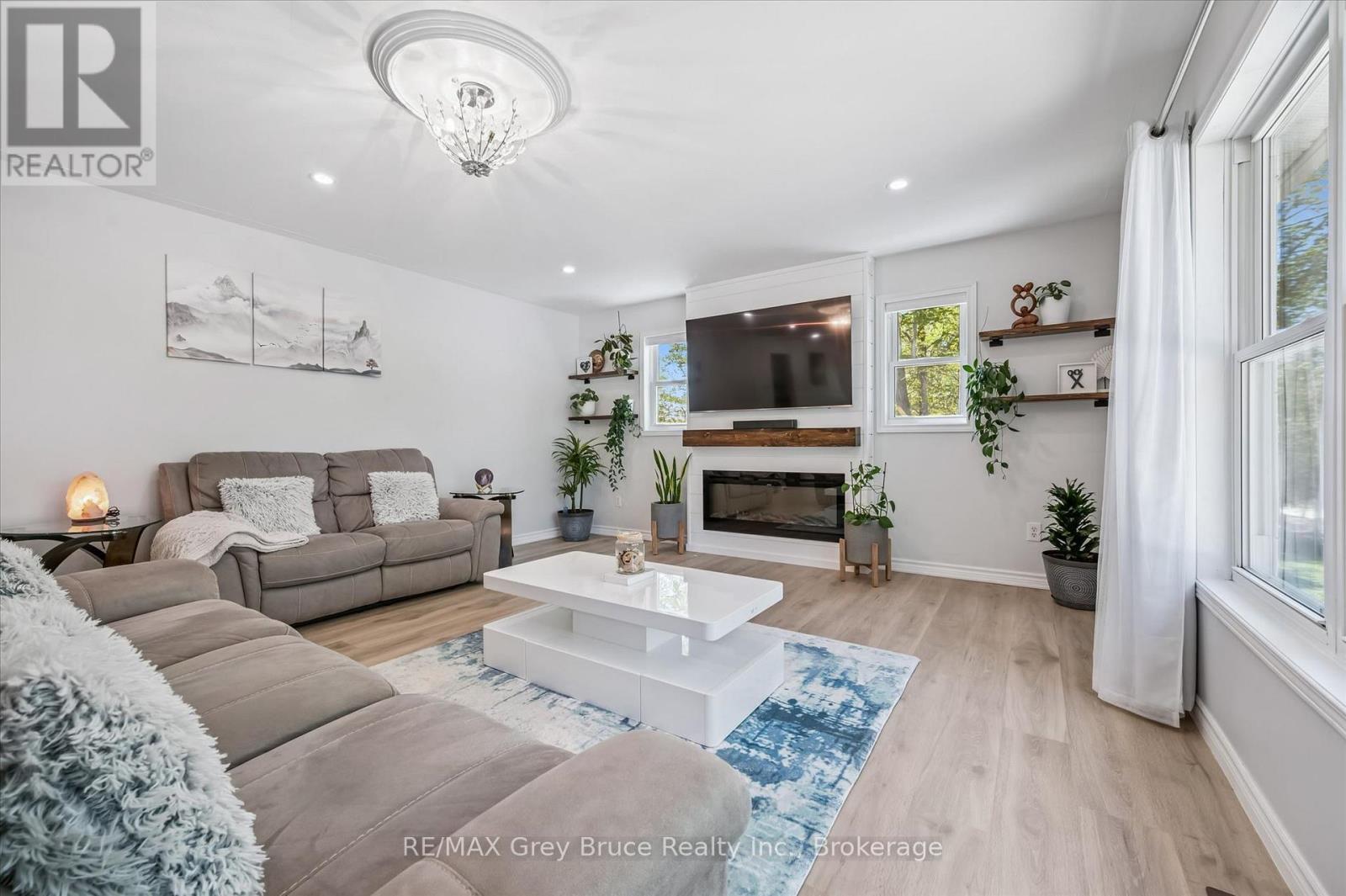 50 CREEK SIDE CRESCENT
