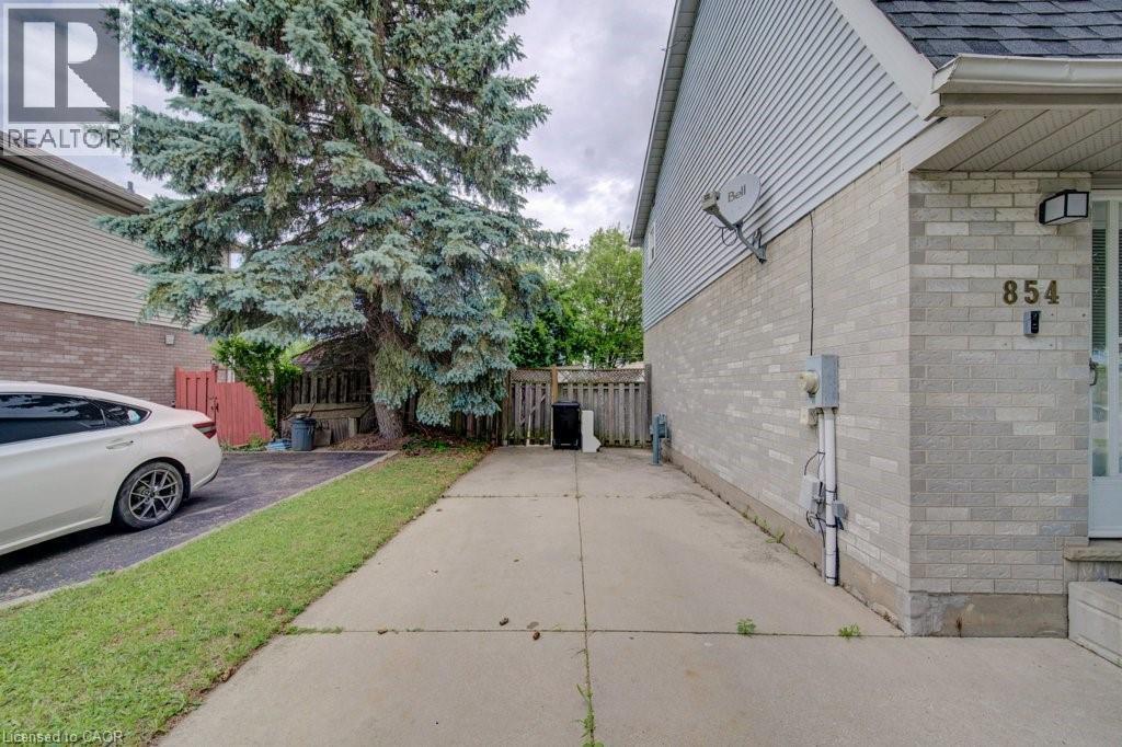 854 ELGIN Street N
