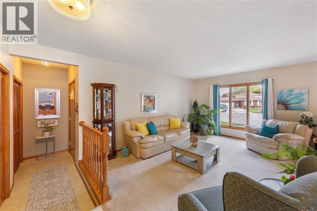 315 OAKLEA COURT