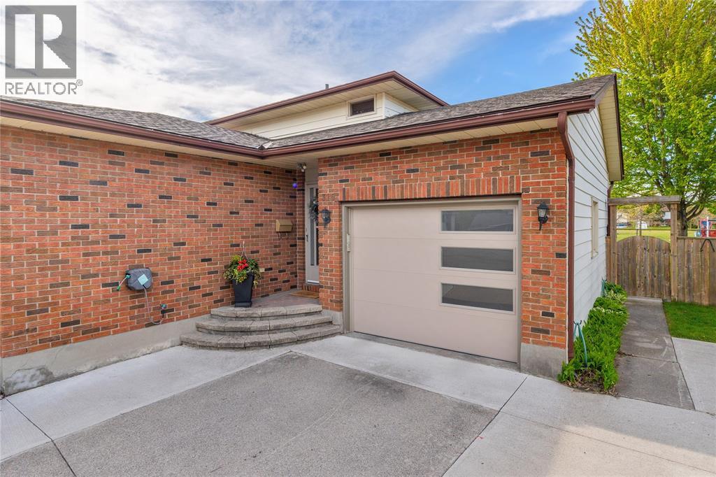 315 OAKLEA COURT