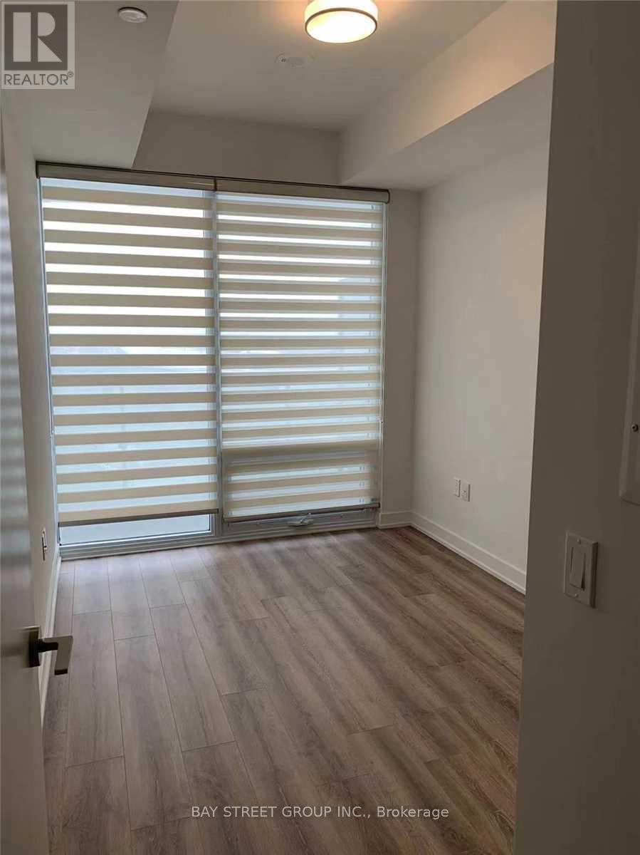 1810 - 15 QUEENS QUAY E