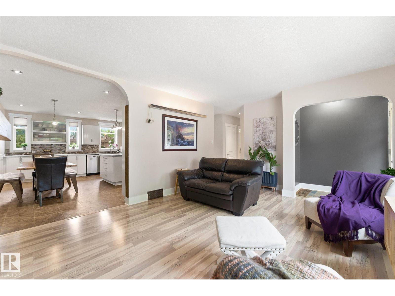 5400 49 ST