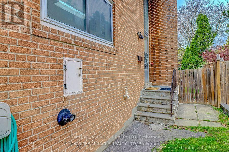 268 ROYWOOD DRIVE