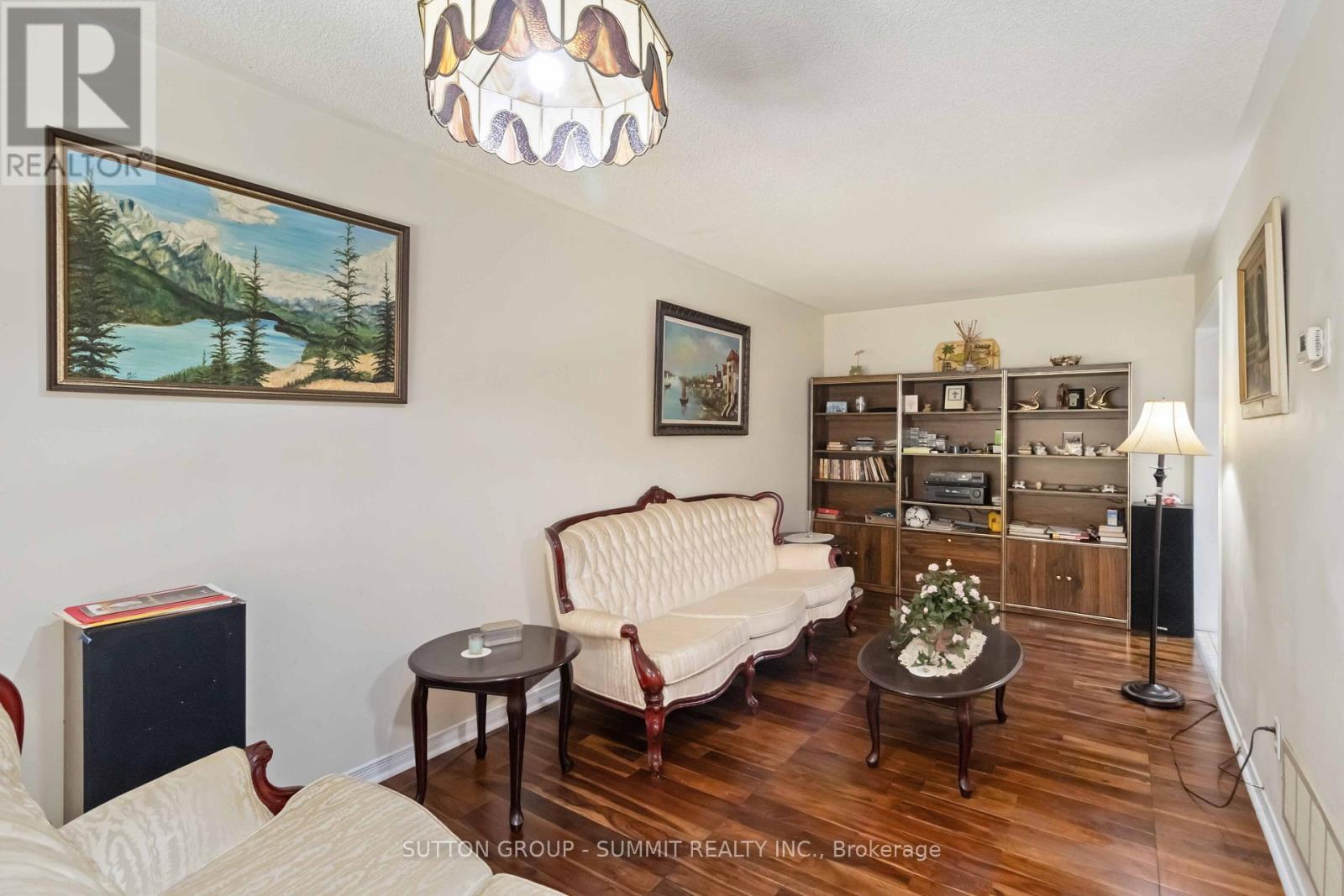 5607 PALMERSTON CRESCENT