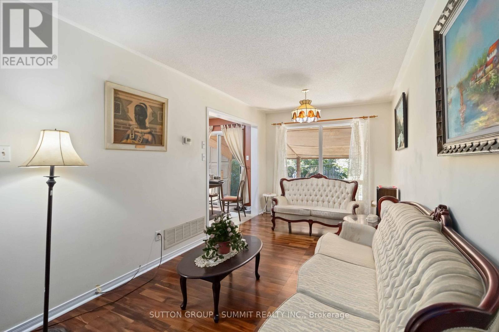 5607 PALMERSTON CRESCENT