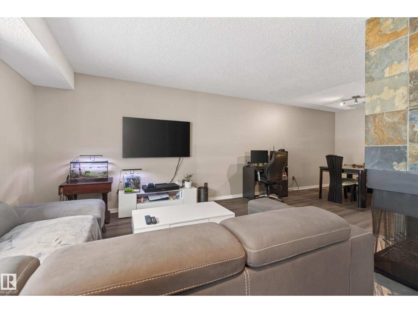 #35 3111 142 AV NW