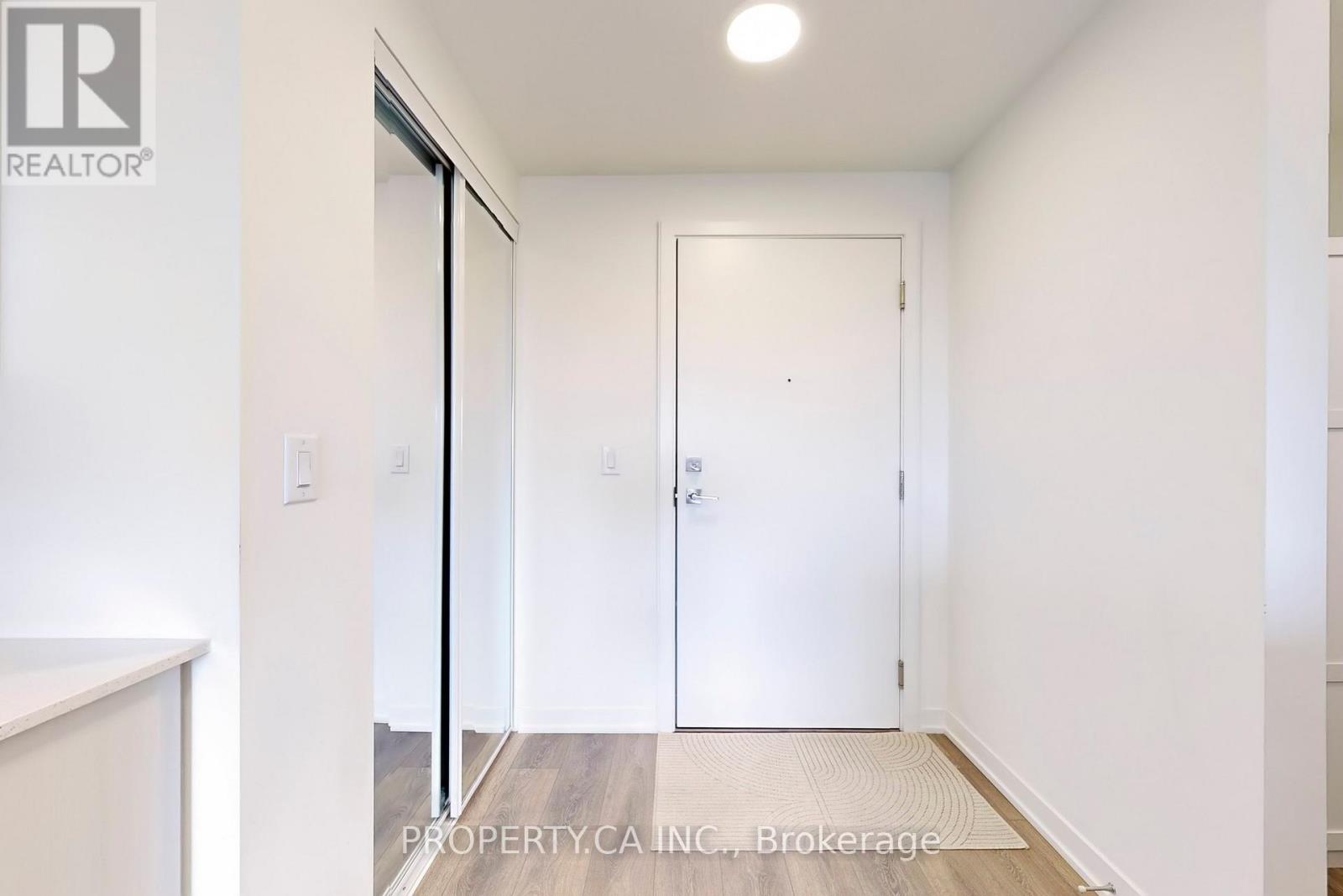 514 - 165 CANON JACKSON DRIVE W