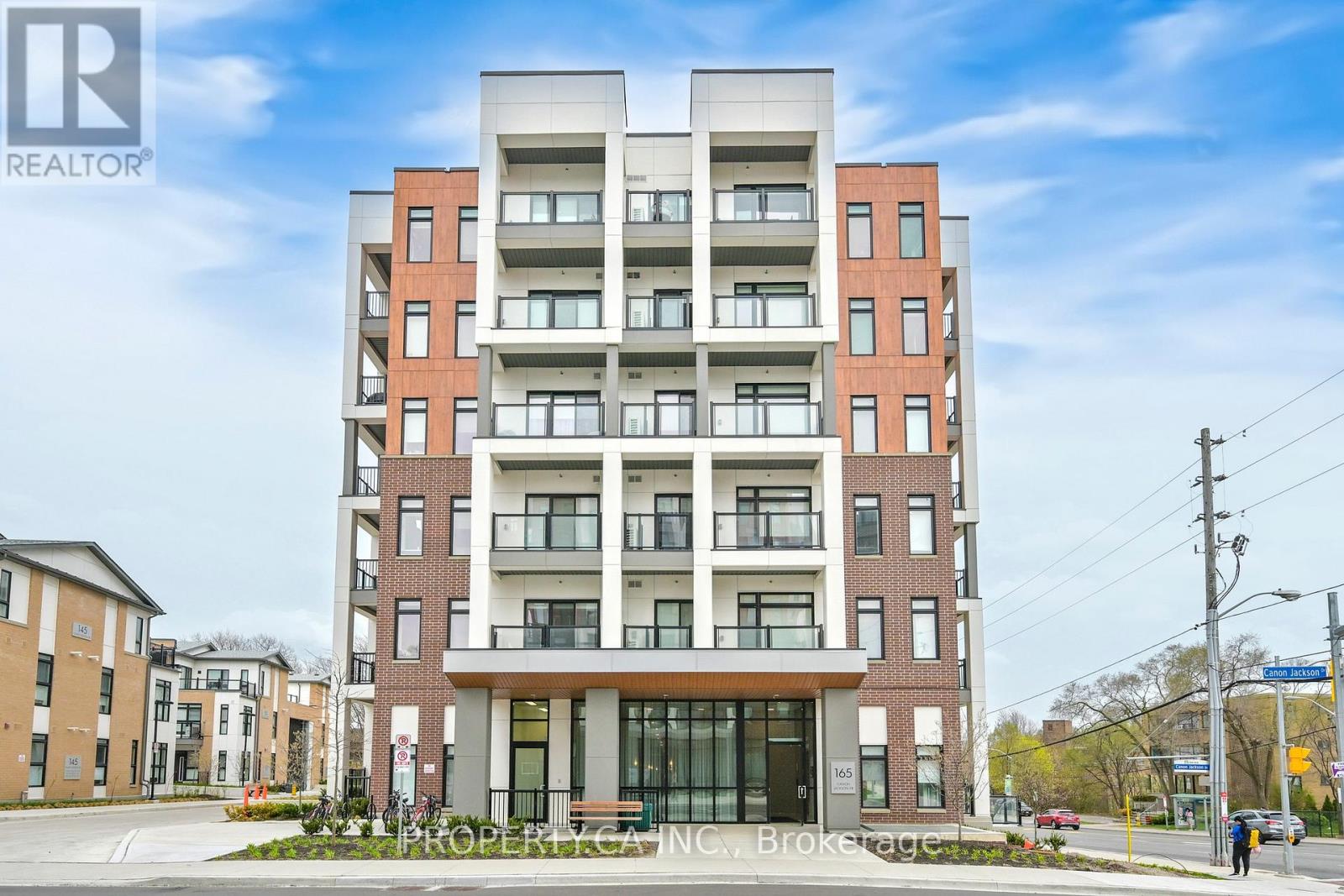 514 - 165 CANON JACKSON DRIVE W