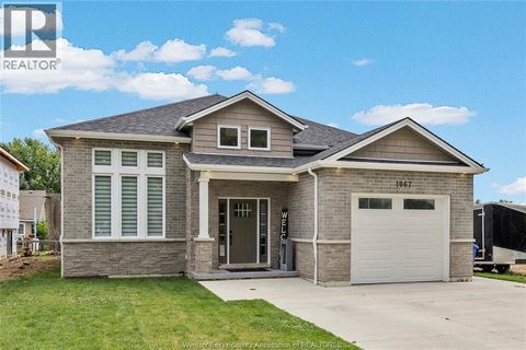 1067 MAPLE AVENUE Kingsville ON N9Y3T5