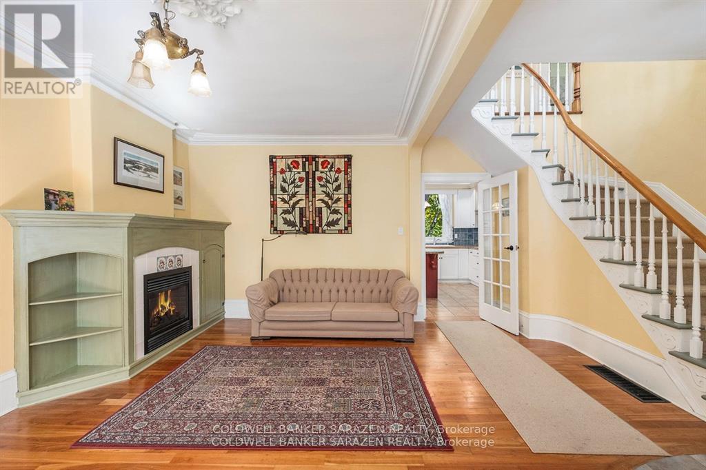 61 DRUMMOND STREET E