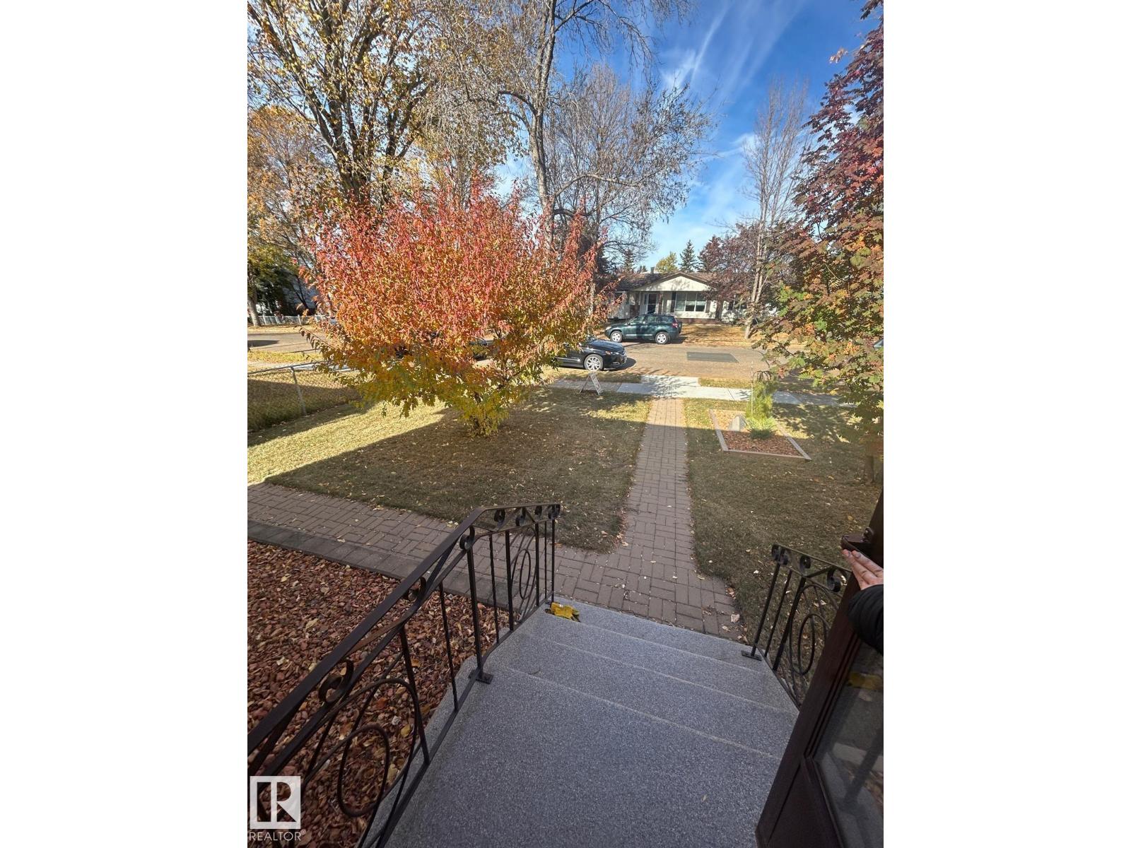 4825 117 AV NW
