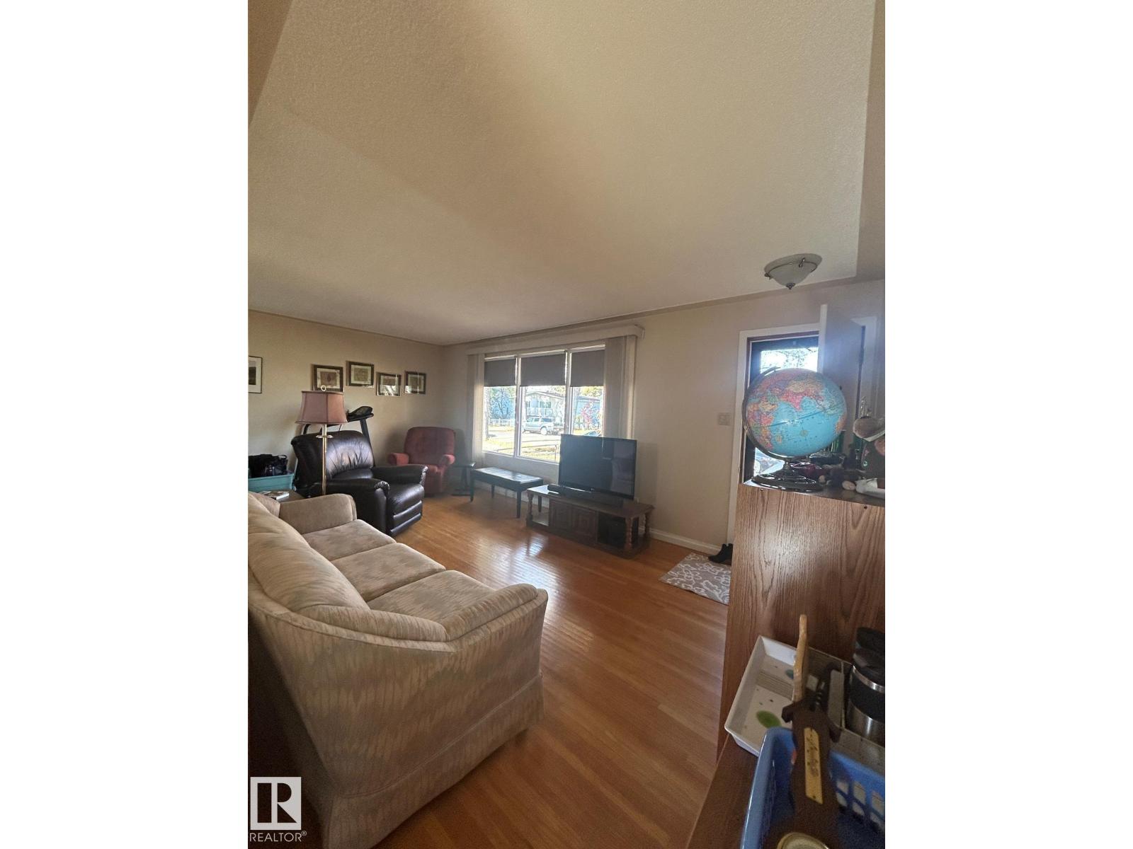 4825 117 AV NW