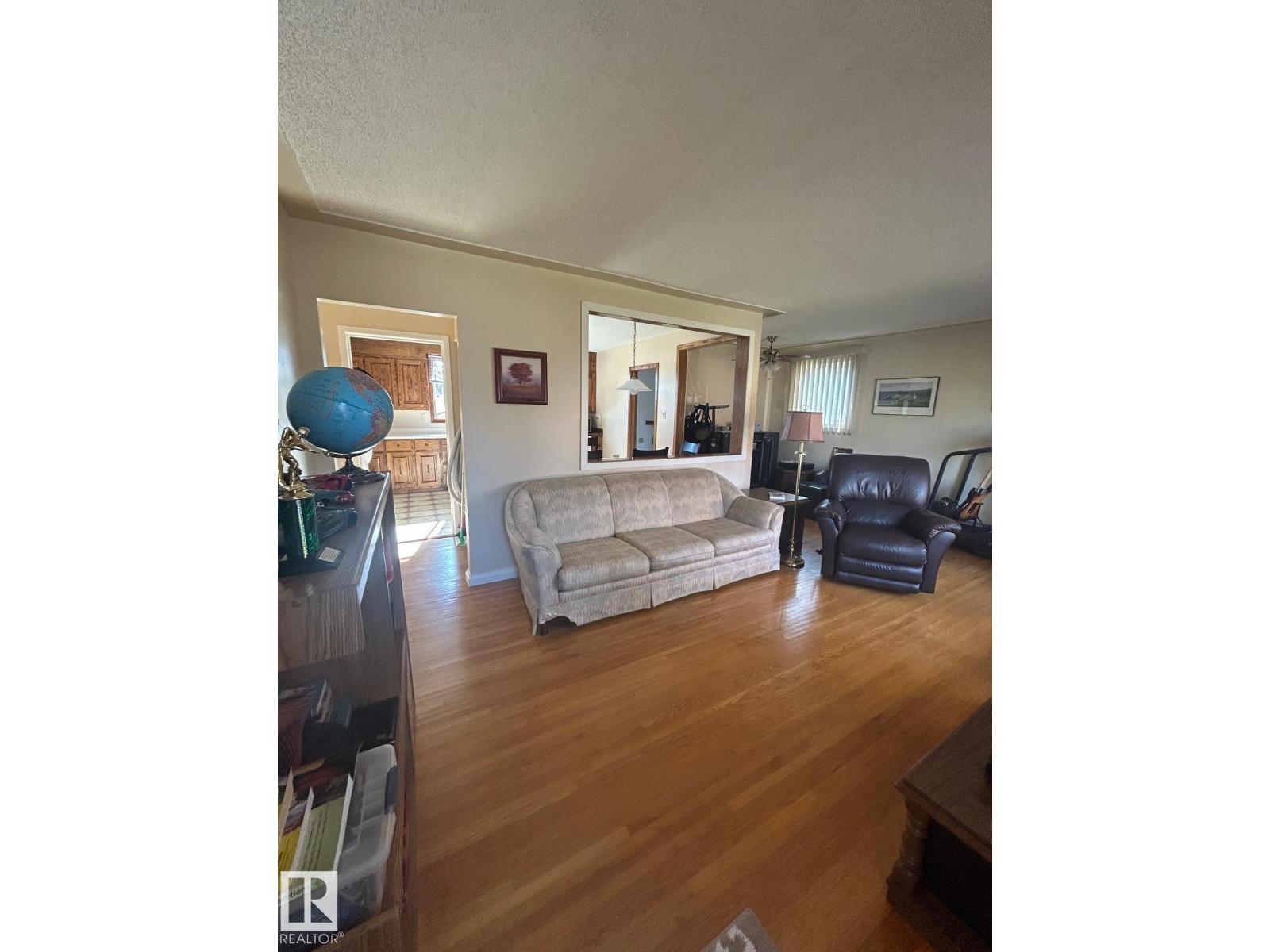 4825 117 AV NW