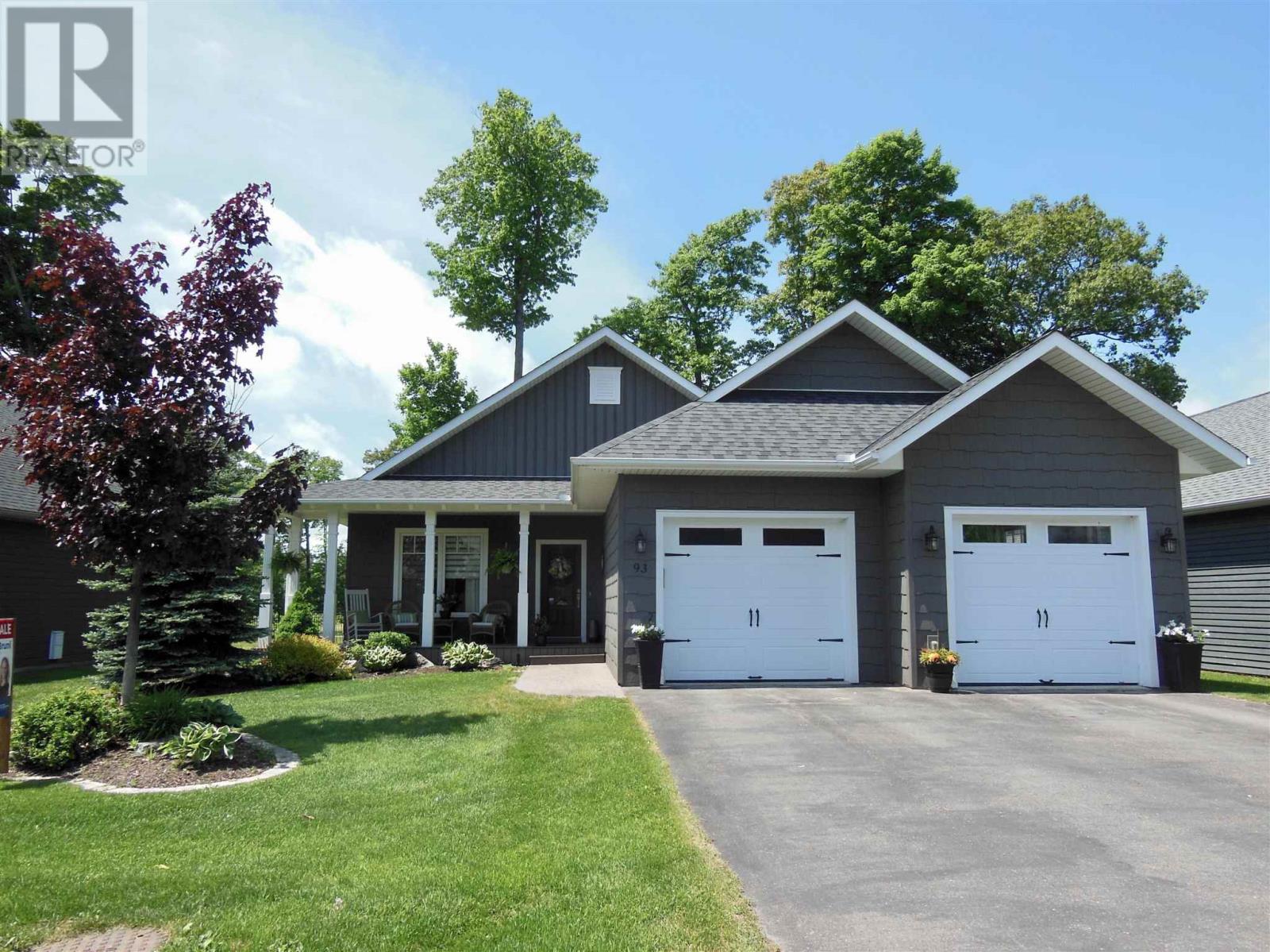 Photo 1 of 44 — 93 Crimson Ridge DR, Sault Ste. Marie, ON P6A0B5