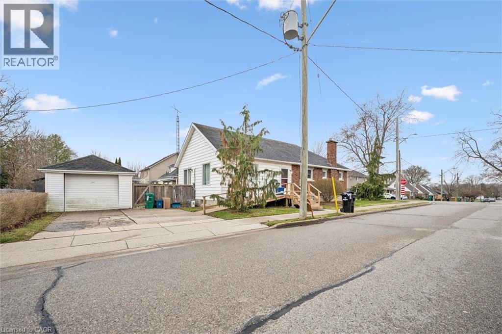 605 WATERLOO Street S