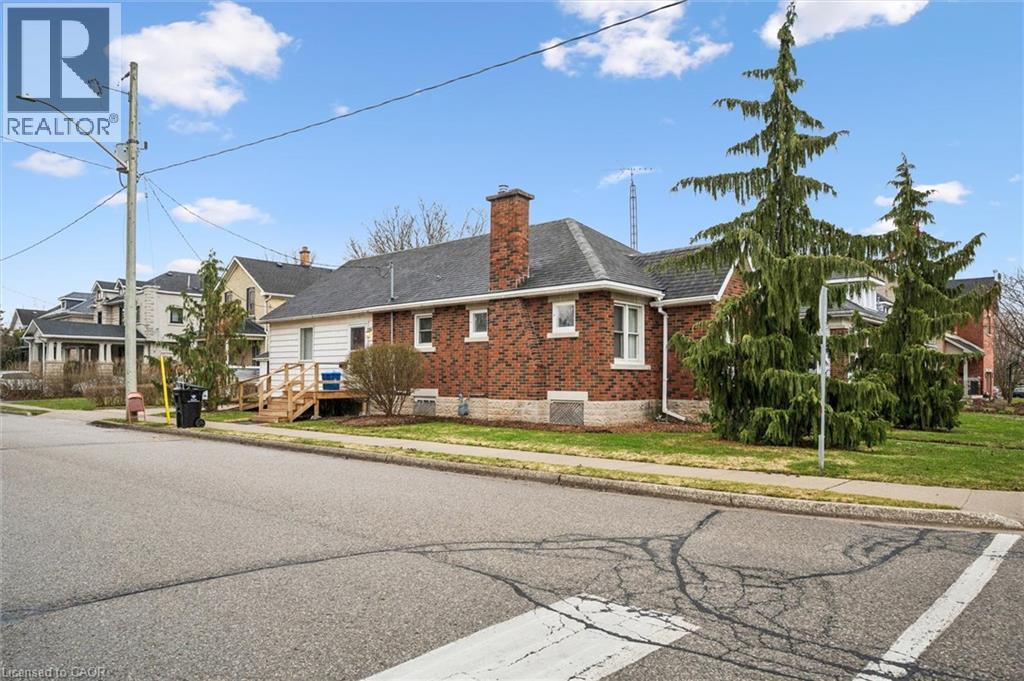 605 WATERLOO Street S