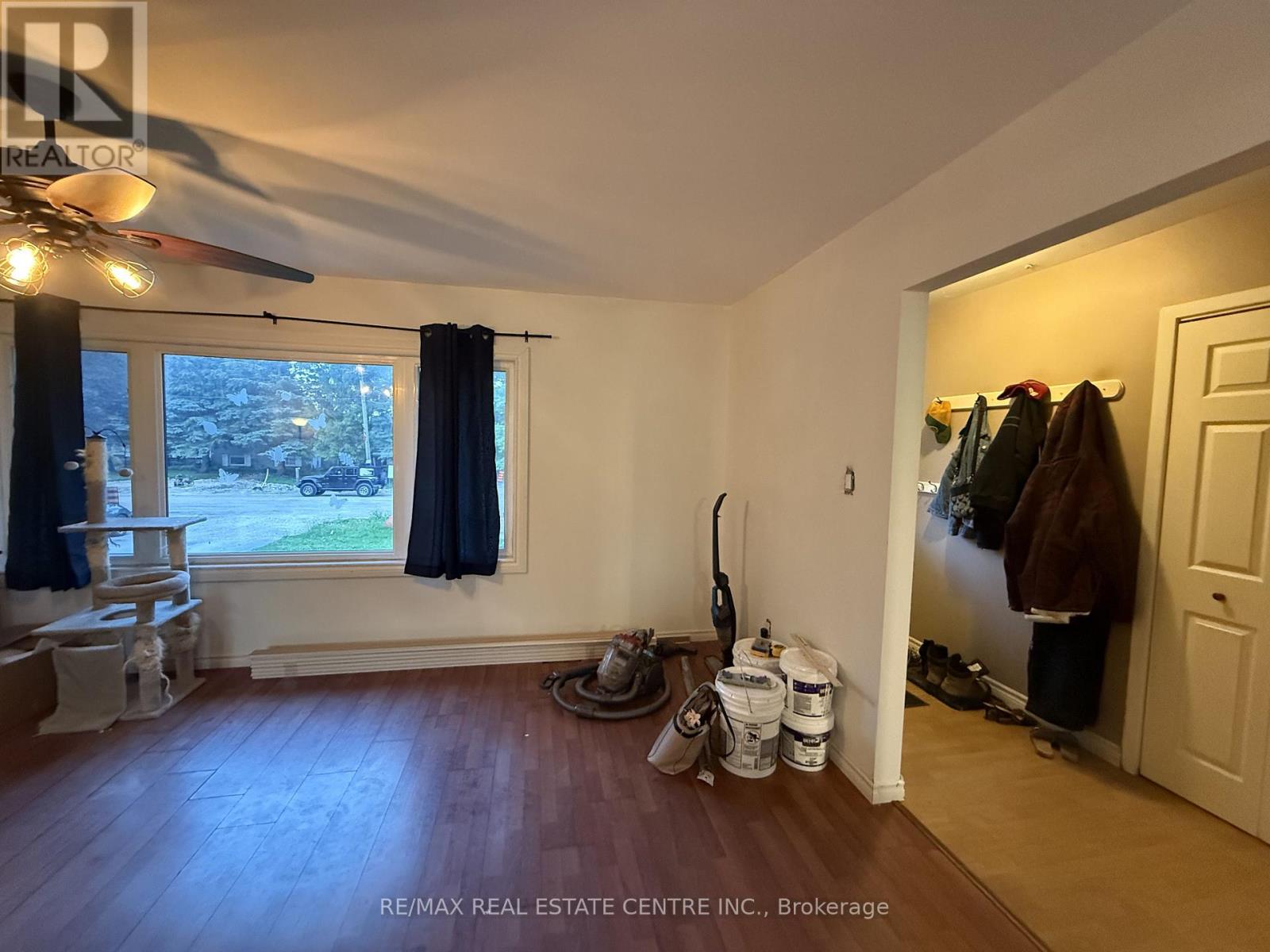 411 MAIN STREET W