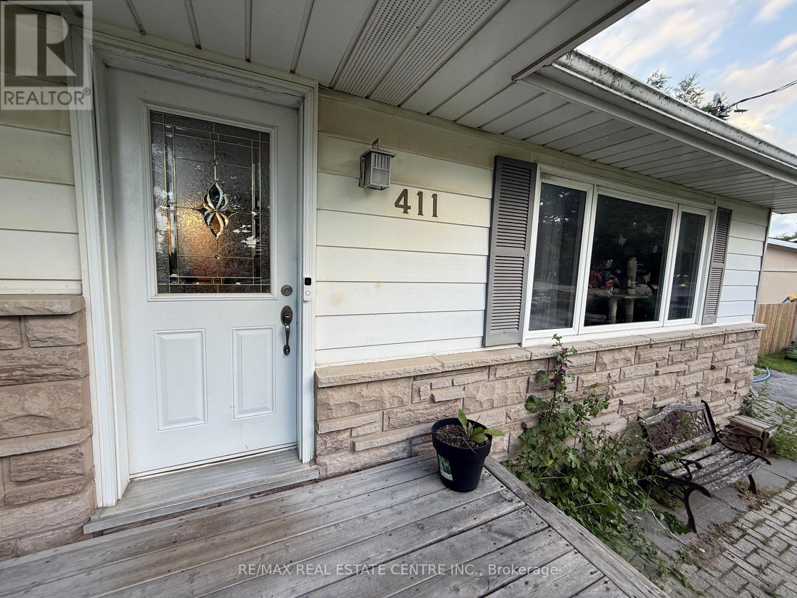 411 MAIN STREET W