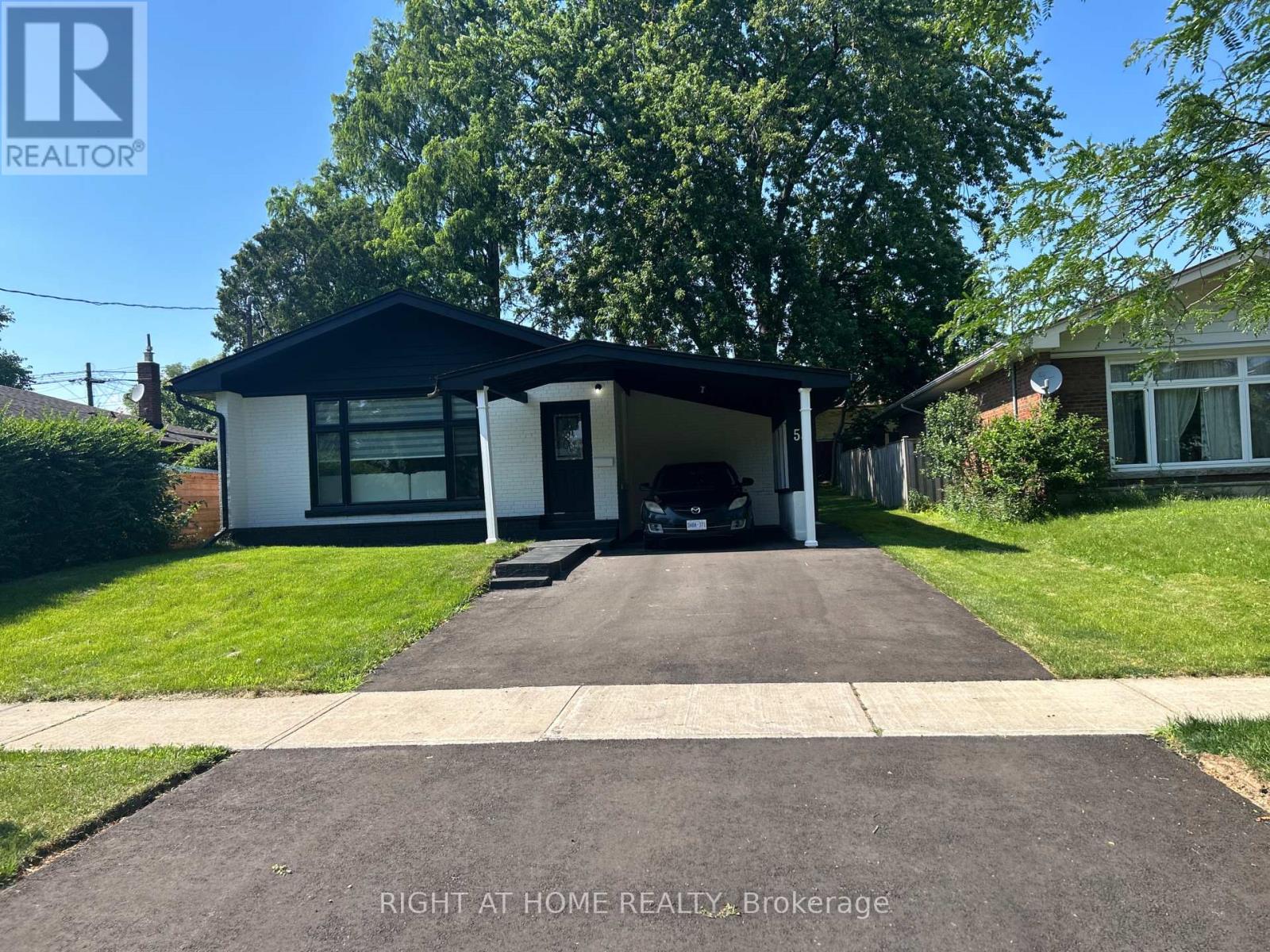 Photo 1 of 38 — 53 GAIETY DRIVE, Toronto (Woburn), ON M1H1B9