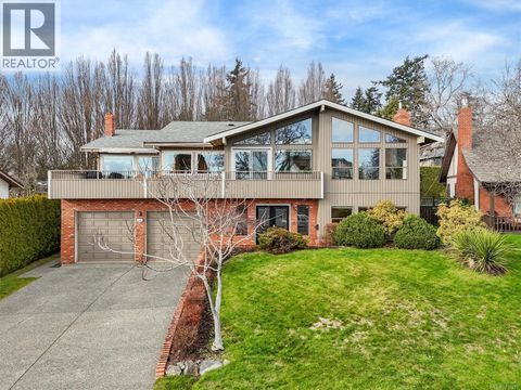 890 Denford Cres Saanich BC V8X4N1