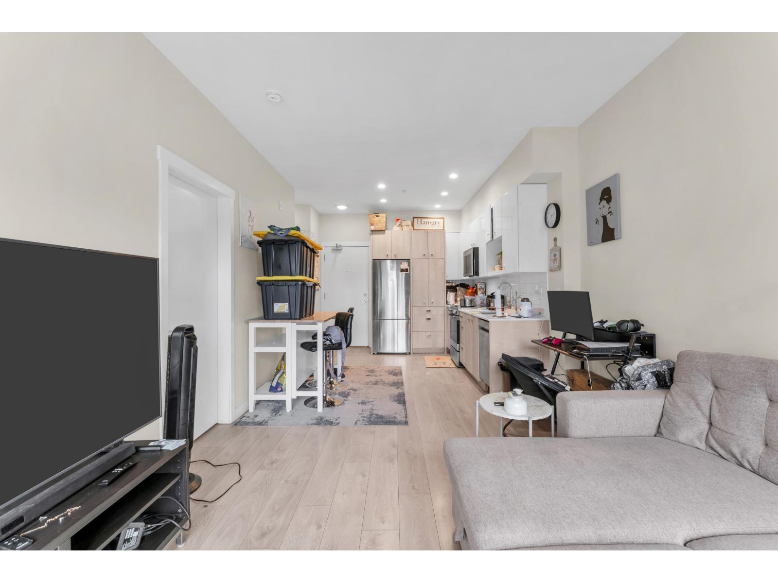 516 10838 WHALLEY BOULEVARD