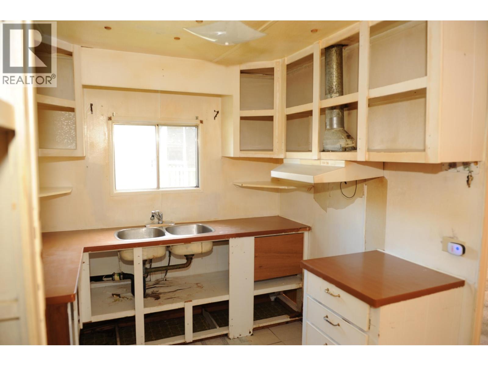 39 21163 LOUGHEED HIGHWAY