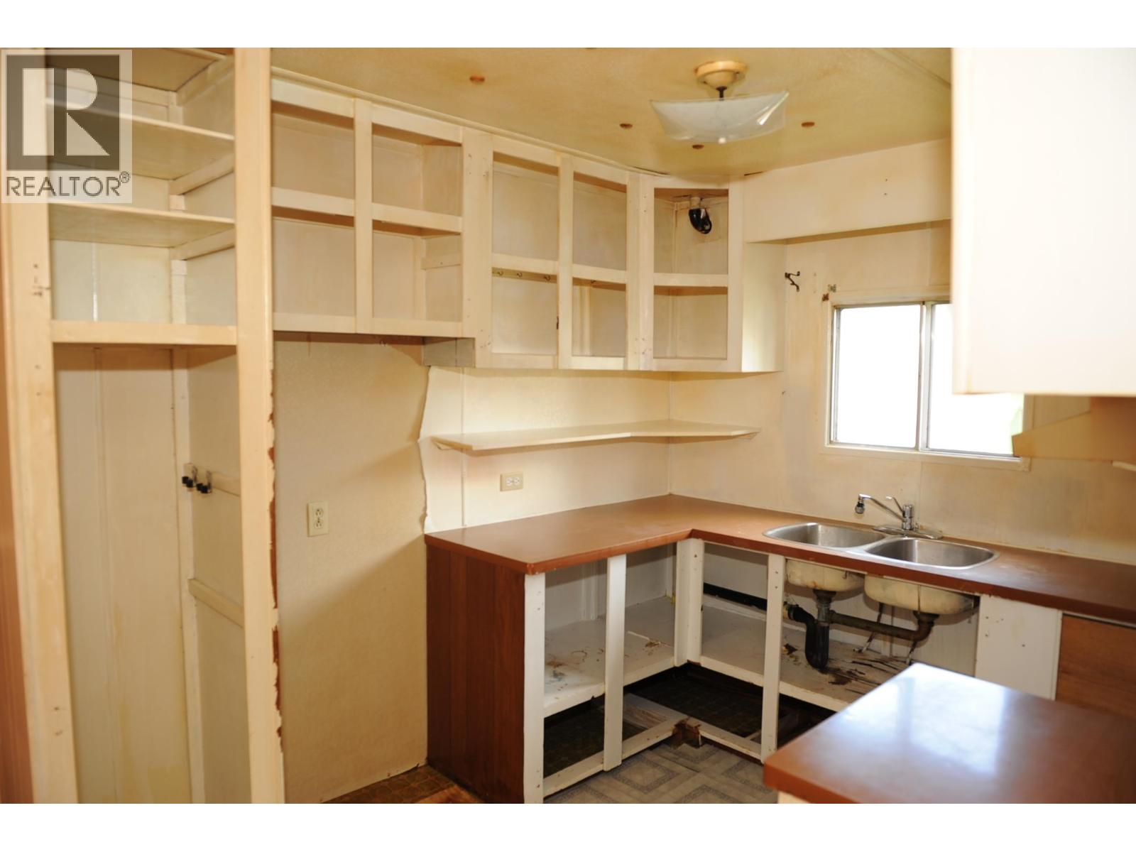 39 21163 LOUGHEED HIGHWAY