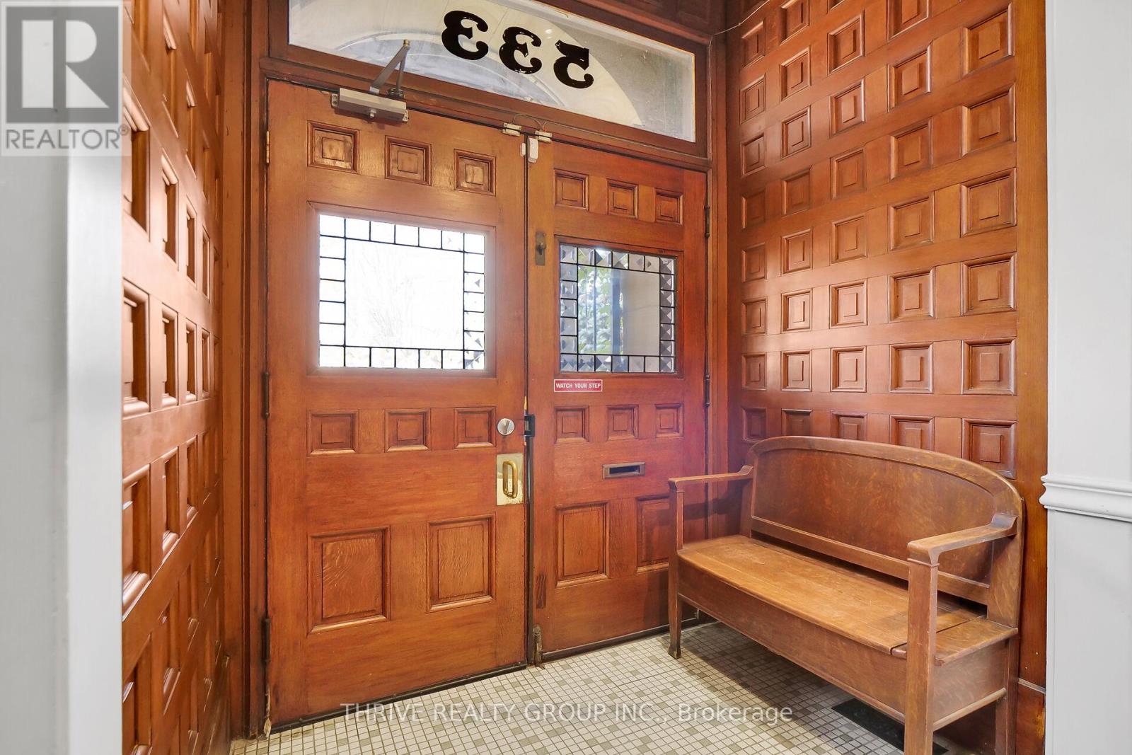 533 QUEENS AVENUE