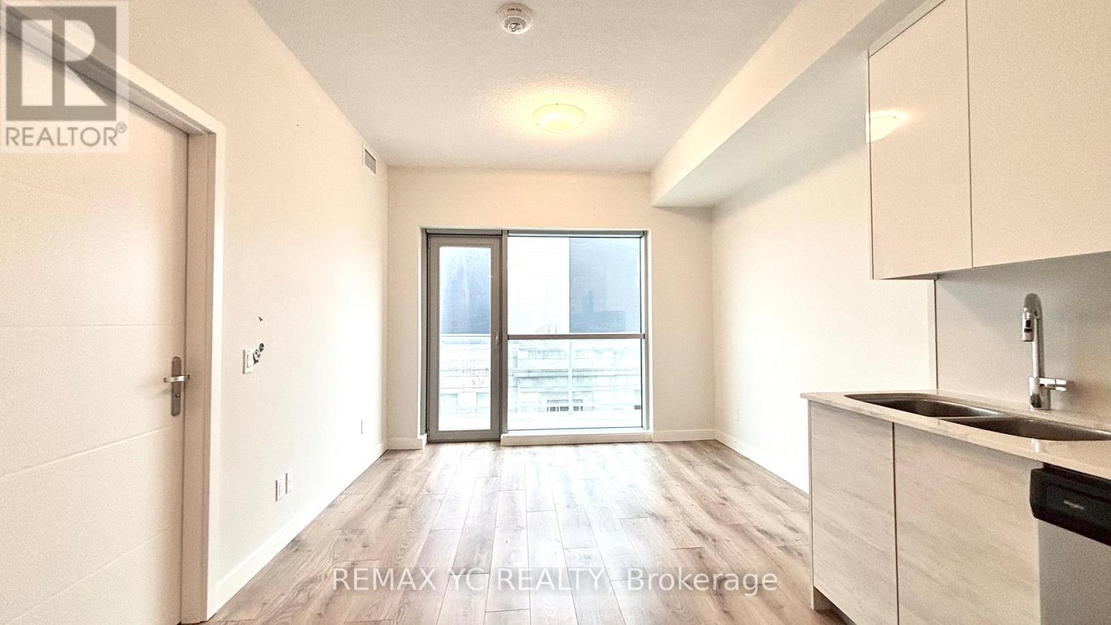 405 - 60 FREDERICK STREET