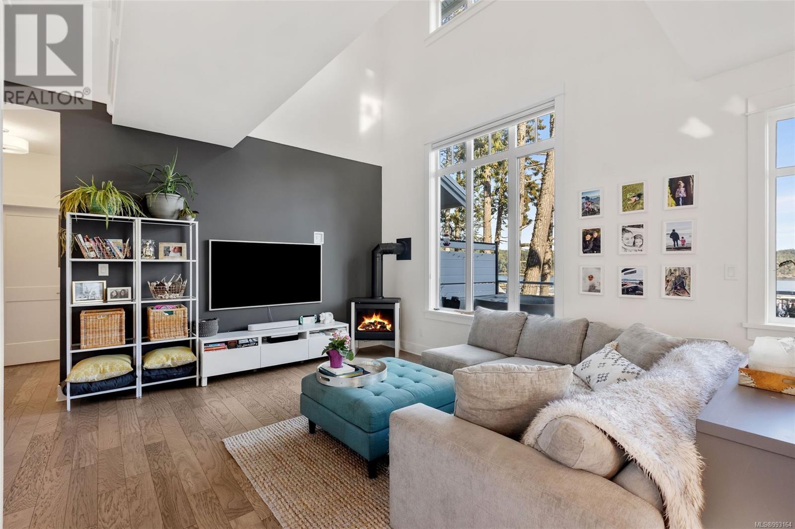 106 Hilltop Cres