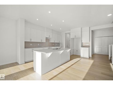 153 ROYAL ST St. Albert AB T8N8C9