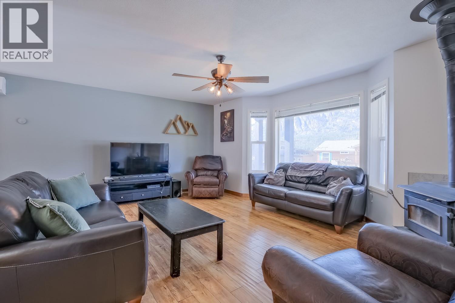 3157 VASEUX LAKE Crescent